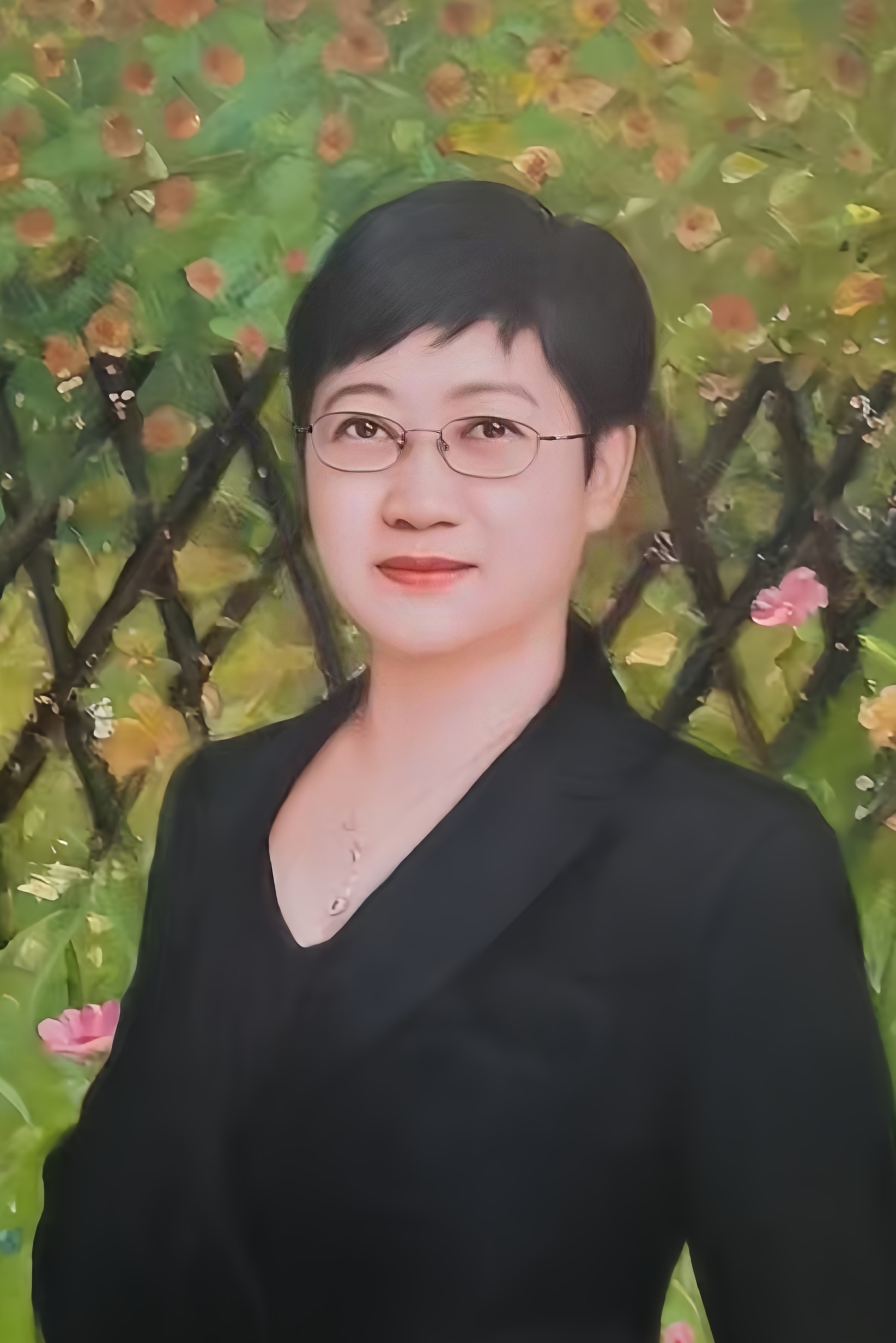 吴  琼